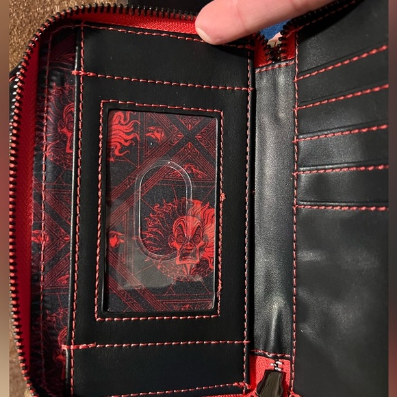 🔥🖤❤️NWT-Loungefly DISNEY 101 DALMATIANS VILLAINS SCENE CRUELLA🔥❤️🖤 - Picture 8 of 9